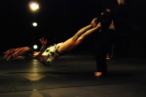 IRRESPONSABLES Provisional Danza - Carmen Werner (2009) Sara gira por los aires